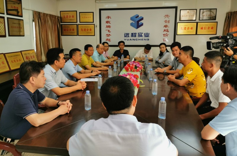 市长调研考察2.jpg